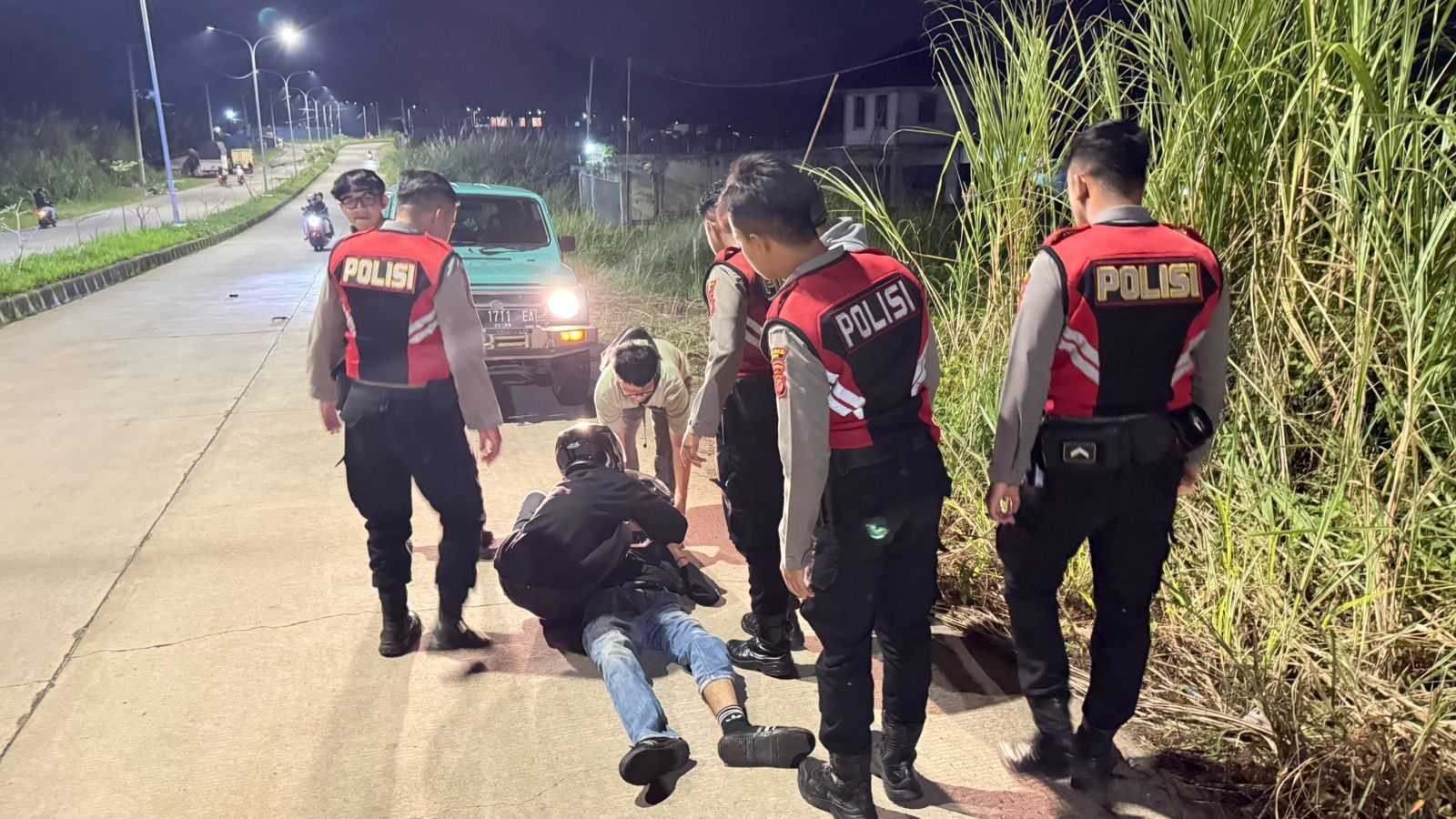 Korban Dugaan Penganiayaan Usai Konvoi Nobar Persib Dievakuasi Polisi di Jalan Ibrahim Adjie Garut